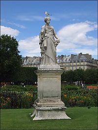 paris statue