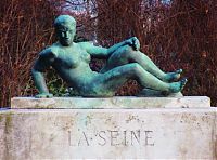 Paris, la Seine, sculpture