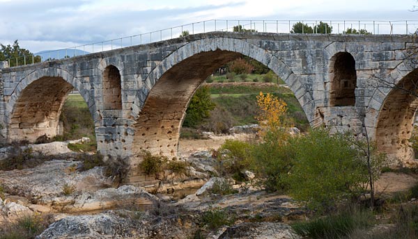 pont julien
